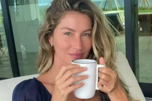 Adeus Café: O Chá Natural Que Gisele Bündchen Usa Para “Limpar” Rins e Fígado