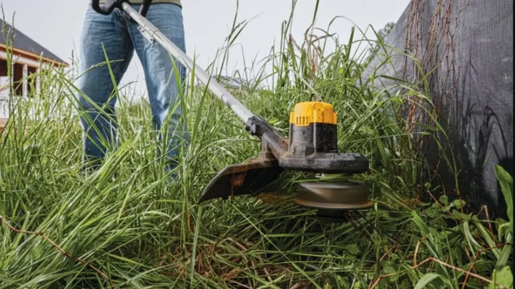 aparador de grama amararelo